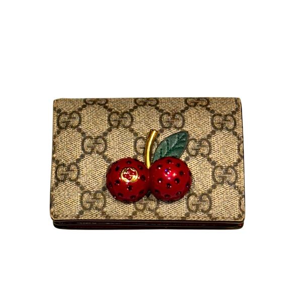 Beautiful Rare GG Gucci 3D Cherry Wallet with Red Interior - Picture 2 of 16